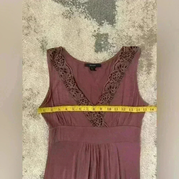 Women’s V-Cut Tahari Dress - Picture 5 of 6